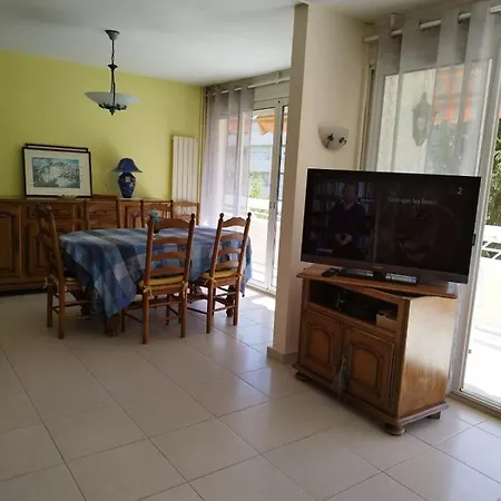 With A Large Terrace Near The Center Parking Place Appartement Antibes